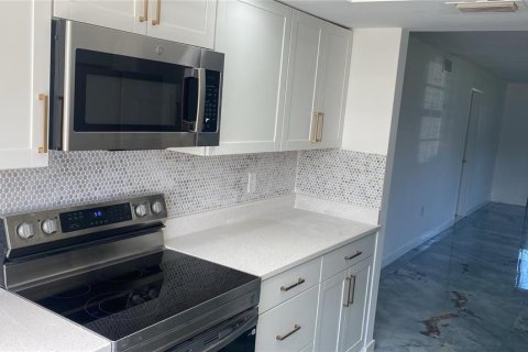 Condominio en venta en North Fort Myers, Florida, 2 dormitorios, 93.65 m2 № 2095568 - foto 18