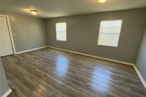 Villa ou maison à louer à Eustis, Floride: 2 chambres, 75.81 m2 № 2399357 - photo 2