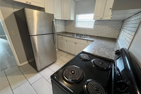 Villa ou maison à louer à Eustis, Floride: 2 chambres, 75.81 m2 № 2399357 - photo 4