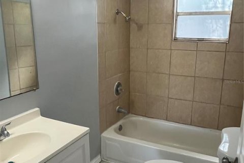 Villa ou maison à louer à Eustis, Floride: 2 chambres, 75.81 m2 № 2399357 - photo 7
