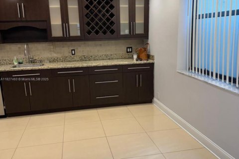 Condo in Aventura, Florida, 3 bedrooms № 2059686 - photo 4