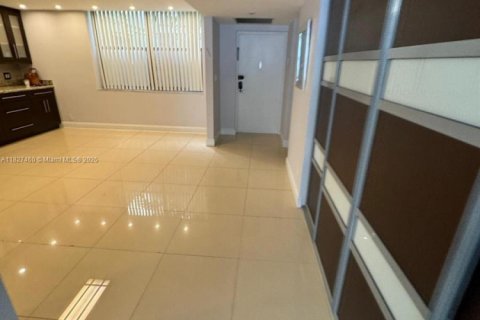 Condo in Aventura, Florida, 3 bedrooms № 2059686 - photo 10