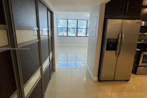 Condo in Aventura, Florida, 3 bedrooms № 2059686 - photo 5
