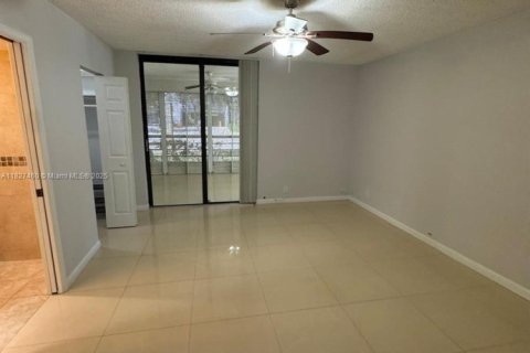 Condo in Aventura, Florida, 3 bedrooms № 2059686 - photo 13