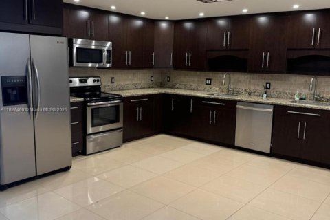 Condo in Aventura, Florida, 3 bedrooms № 2059686 - photo 2