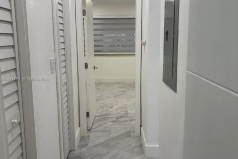 Apartment in Miami Beach, Florida 1 bedroom, 55.93 sq.m. № 2043012 - photo 8