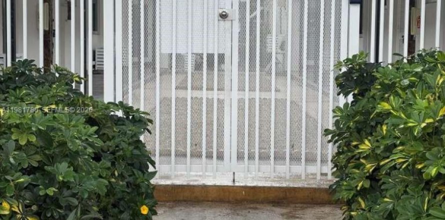 Apartment in Miami Beach, Florida 1 bedroom, 55.93 sq.m. № 2043012