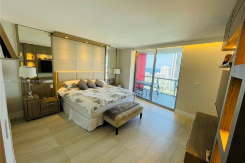 Copropriété à vendre à Hallandale Beach, Floride: 3 chambres, 161.37 m2 № 1697667 - photo 12