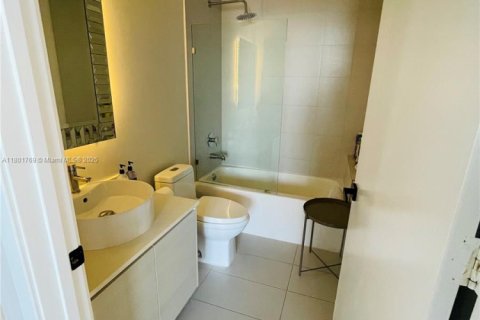 Copropriété à vendre à Hallandale Beach, Floride: 3 chambres, 161.37 m2 № 1697667 - photo 19