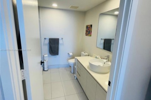 Copropriété à vendre à Hallandale Beach, Floride: 3 chambres, 161.37 m2 № 1697667 - photo 22