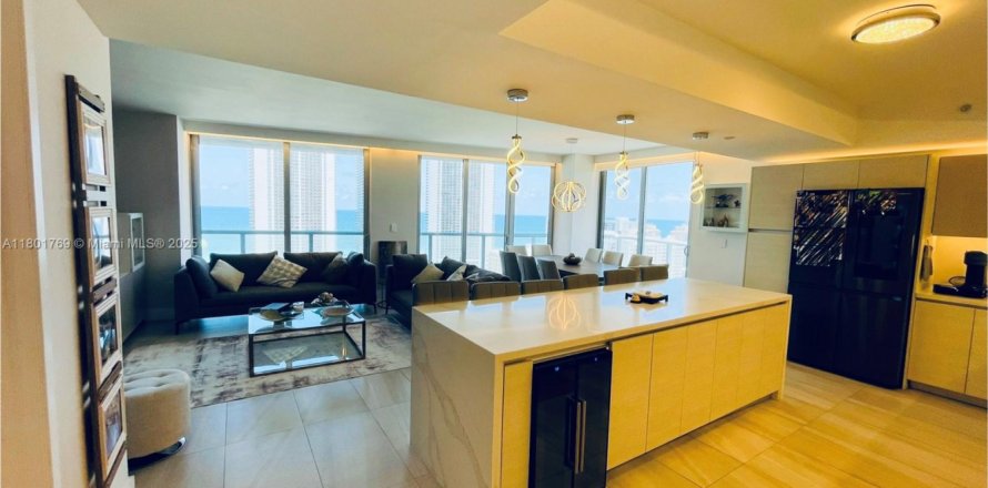 Condo à Hallandale Beach, Floride, 3 chambres  № 1697667