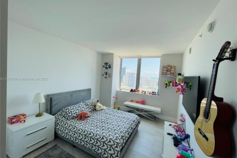 Copropriété à vendre à Hallandale Beach, Floride: 3 chambres, 161.37 m2 № 1697667 - photo 17