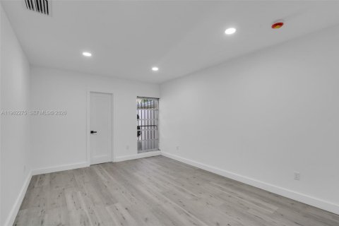 Купить виллу или дом в Майами-Лейкс, Флорида 2 спальни, 123.84м2, № 2024067 - фото 13