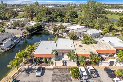 Купить виллу или дом в Майами-Лейкс, Флорида 2 спальни, 123.84м2, № 2024067 - фото 29