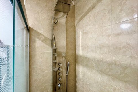 Casa en venta en Miami, Florida, 4 dormitorios, 167.13 m2 № 1945736 - foto 21