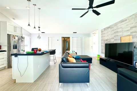 Casa en venta en Miami, Florida, 4 dormitorios, 167.13 m2 № 1945736 - foto 9