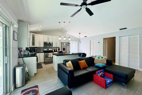 Casa en venta en Miami, Florida, 4 dormitorios, 167.13 m2 № 1945736 - foto 10