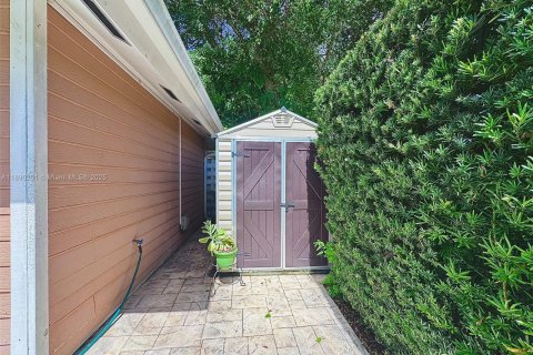 Casa en venta en Miami, Florida, 4 dormitorios, 167.13 m2 № 1945736 - foto 24