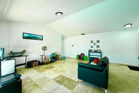 Casa en venta en Miami, Florida, 4 dormitorios, 167.13 m2 № 1945736 - foto 15