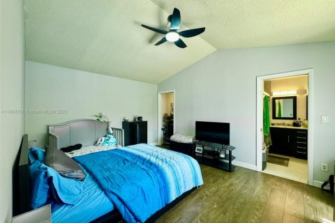 Casa en venta en Miami, Florida, 4 dormitorios, 167.13 m2 № 1945736 - foto 12