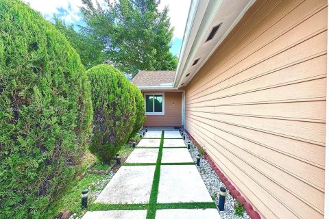 Casa en venta en Miami, Florida, 4 dormitorios, 167.13 m2 № 1945736 - foto 26
