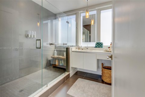 Townhouse in Miami Beach, Florida 3 bedrooms, 232.63 sq.m. № 2024861 - photo 23
