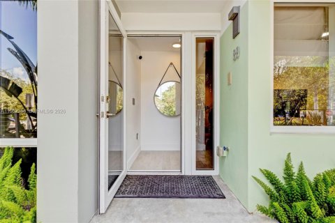 Townhouse in Miami Beach, Florida 3 bedrooms, 232.63 sq.m. № 2024861 - photo 2