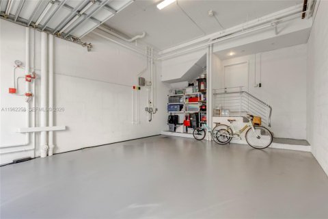Townhouse in Miami Beach, Florida 3 bedrooms, 232.63 sq.m. № 2024861 - photo 27