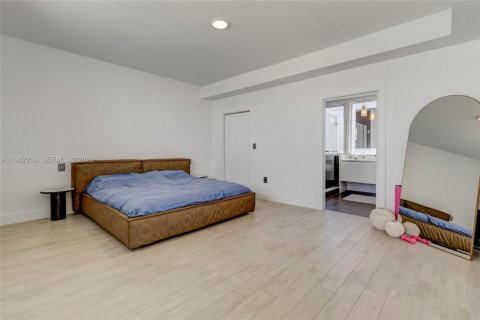 Townhouse in Miami Beach, Florida 3 bedrooms, 232.63 sq.m. № 2024861 - photo 21