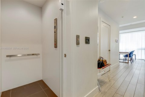 Townhouse in Miami Beach, Florida 3 bedrooms, 232.63 sq.m. № 2024861 - photo 12