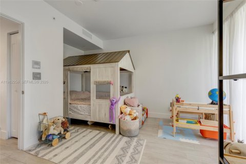 Townhouse in Miami Beach, Florida 3 bedrooms, 232.63 sq.m. № 2024861 - photo 15