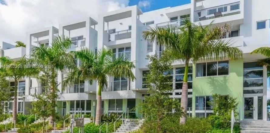 Townhouse in Miami Beach, Florida 3 bedrooms, 232.63 sq.m. № 2024861