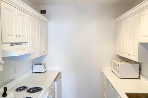 Condo in Palm Beach, Florida, 1 bedroom  № 2177689 - photo 1