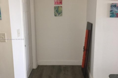 Townhouse in Weston, Florida 2 bedrooms, 105.07 sq.m. № 1956194 - photo 18