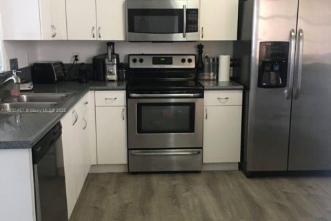 Townhouse in Weston, Florida 2 bedrooms, 105.07 sq.m. № 1956194 - photo 3