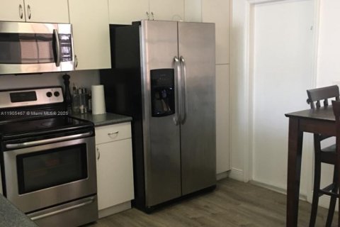 Townhouse in Weston, Florida 2 bedrooms, 105.07 sq.m. № 1956194 - photo 2