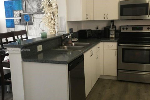 Townhouse in Weston, Florida 2 bedrooms, 105.07 sq.m. № 1956194 - photo 4