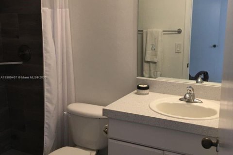 Townhouse in Weston, Florida 2 bedrooms, 105.07 sq.m. № 1956194 - photo 16