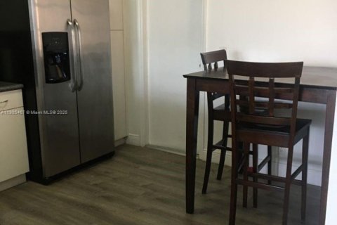 Townhouse in Weston, Florida 2 bedrooms, 105.07 sq.m. № 1956194 - photo 5