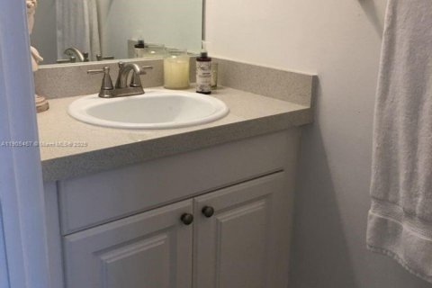 Townhouse in Weston, Florida 2 bedrooms, 105.07 sq.m. № 1956194 - photo 22