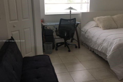 Townhouse in Weston, Florida 2 bedrooms, 105.07 sq.m. № 1956194 - photo 15