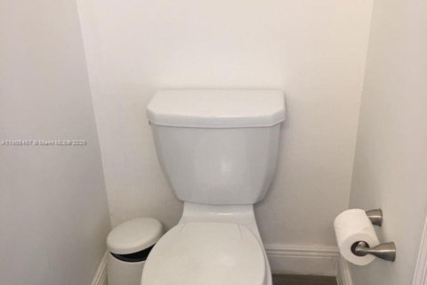 Townhouse in Weston, Florida 2 bedrooms, 105.07 sq.m. № 1956194 - photo 21