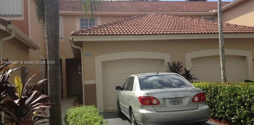 Townhouse in Weston, Florida 2 bedrooms, 105.07 sq.m. № 1956194