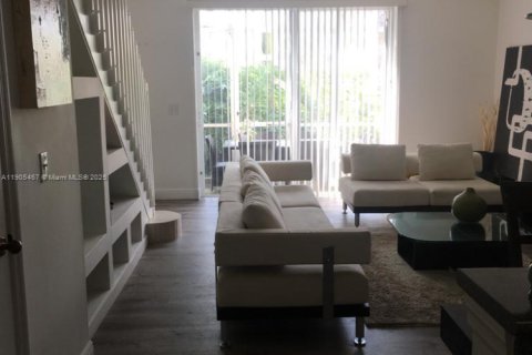 Townhouse in Weston, Florida 2 bedrooms, 105.07 sq.m. № 1956194 - photo 11