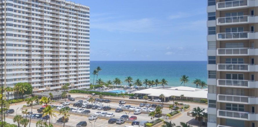 Condo in Hallandale Beach, Florida, 2 bedrooms  № 2086761