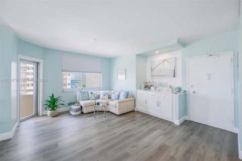 Condo in Hallandale Beach, Florida, 2 bedrooms  № 2086761 - photo 3