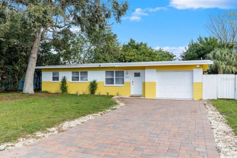House in Seminole, Florida 3 bedrooms, 83.61 sq.m. № 2114207