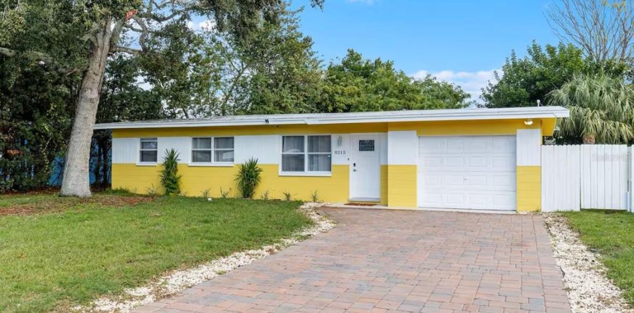 House in Seminole, Florida 3 bedrooms, 83.61 sq.m. № 2114207