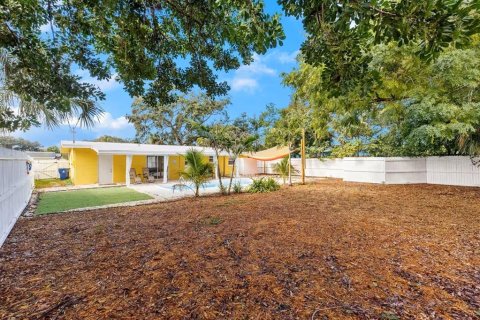 House in Seminole, Florida 3 bedrooms, 83.61 sq.m. № 2114207 - photo 23