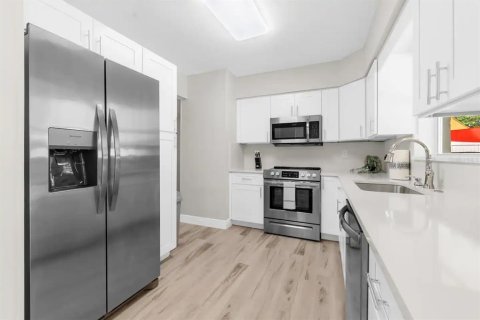House in Seminole, Florida 3 bedrooms, 83.61 sq.m. № 2114207 - photo 4